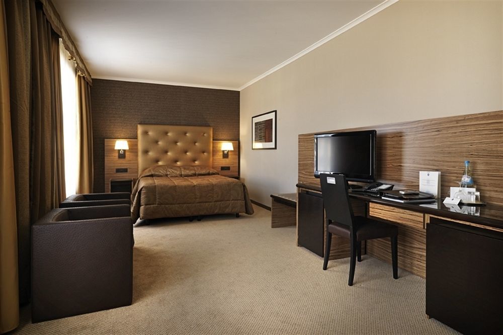 Hyllit Hotel Антверпен Номер фото